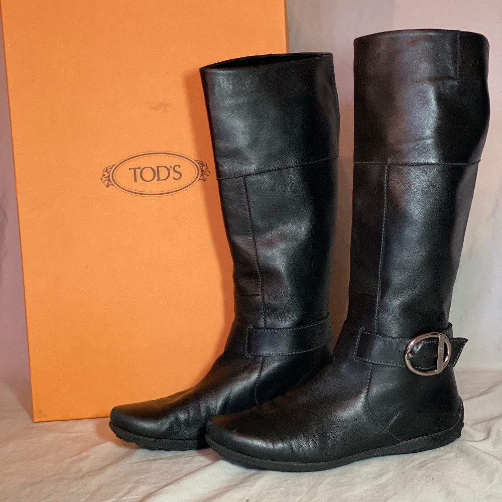 TODs black leather boots w/ box and carrying bag